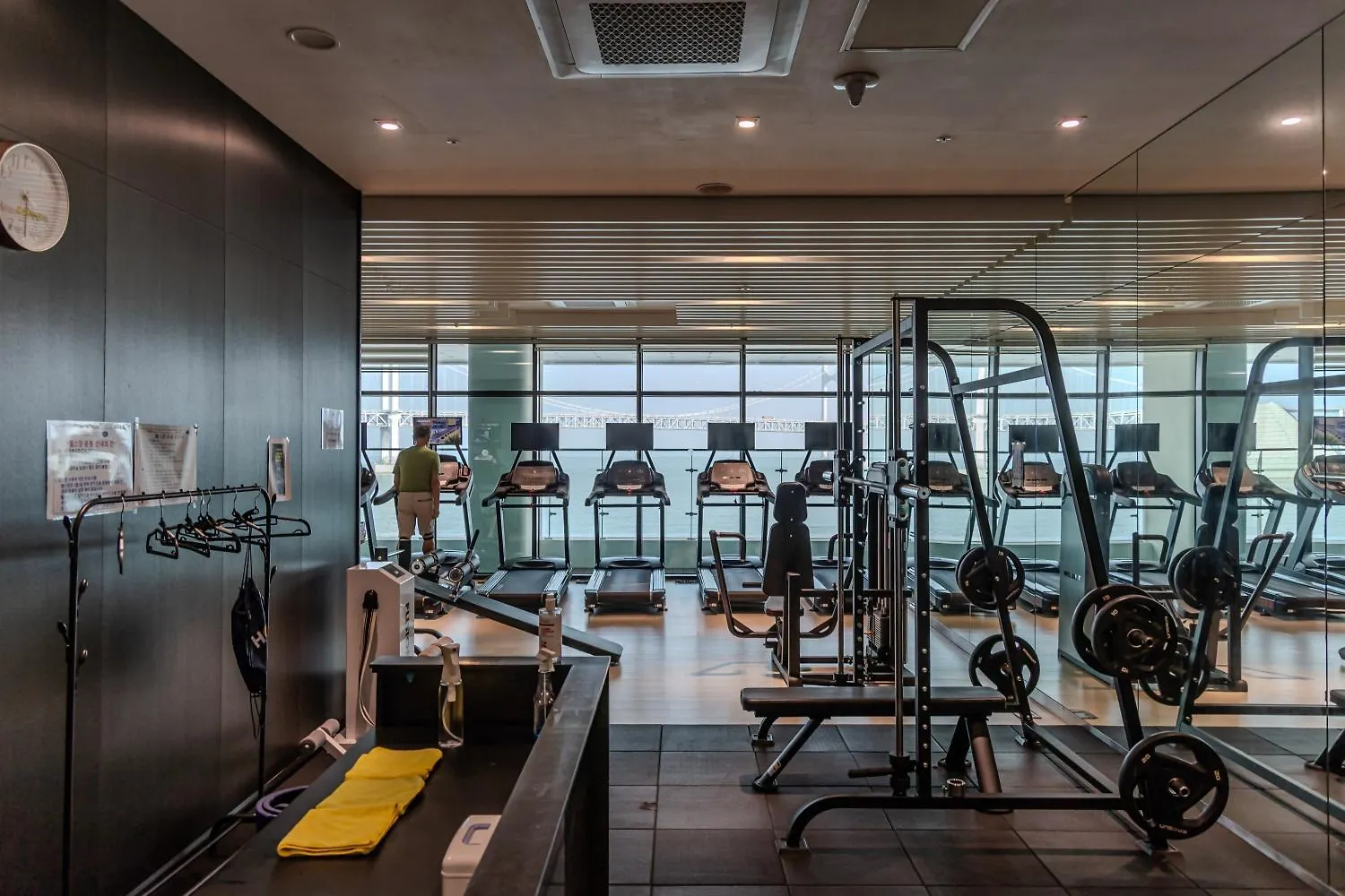 1 Minute To The Beach! Free Parking! Sauna And Gym Busan South Korea