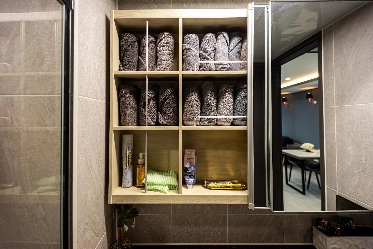 1 Minute To The Beach! Free Parking! Sauna And Gym Busan