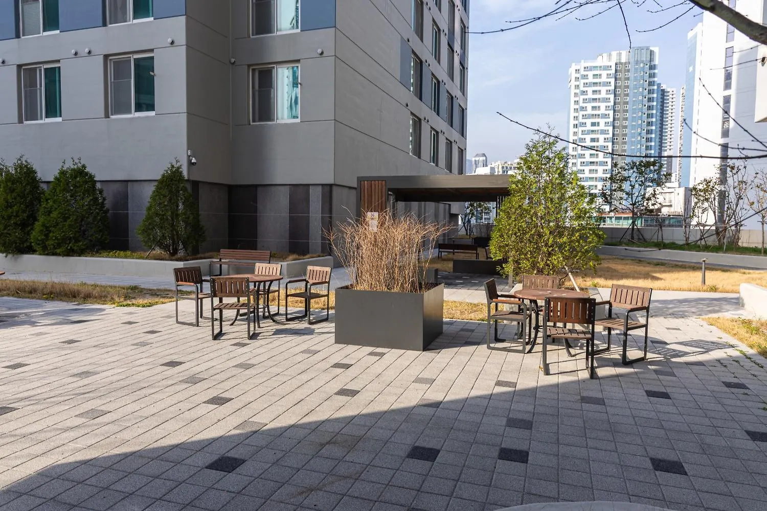 1 Minute To The Beach! Free Parking! Sauna And Gym Busan Apartment