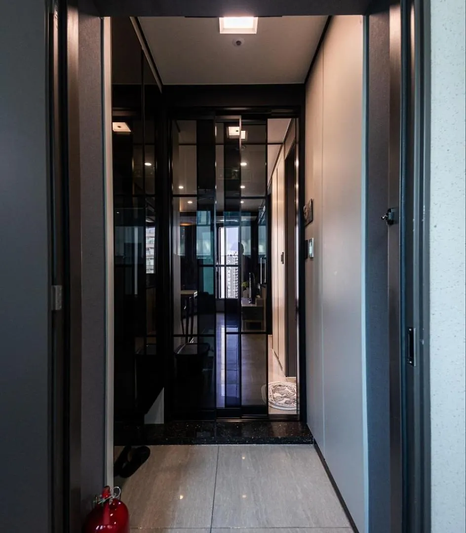 Apartment 1 Minute To The Beach! Free Parking! Sauna And Gym Busan