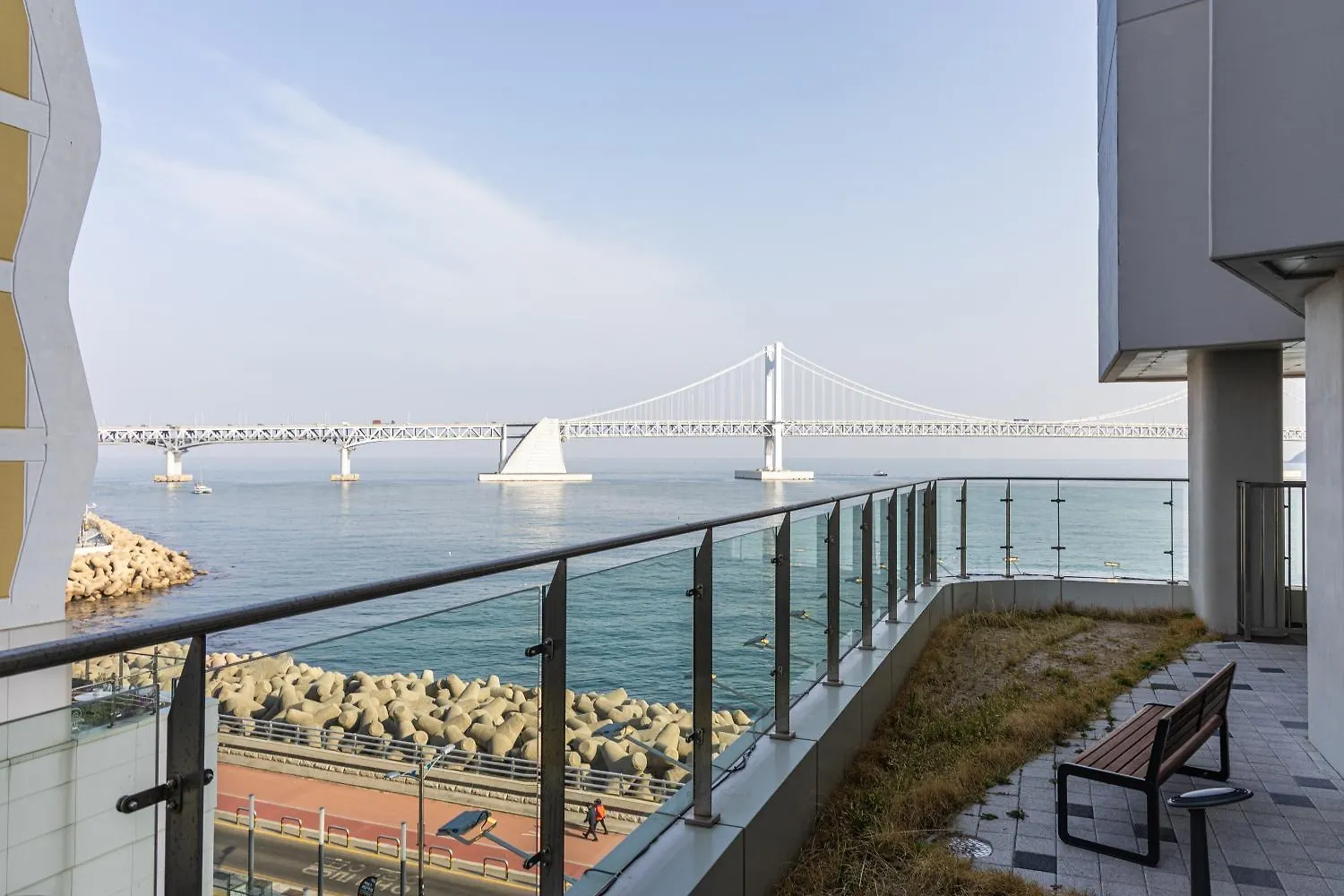 1 Minute To The Beach! Free Parking! Sauna And Gym Busan