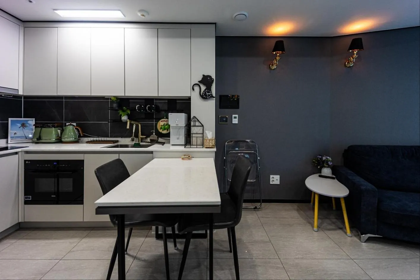 1 Minute To The Beach! Free Parking! Sauna And Gym Busan Apartment