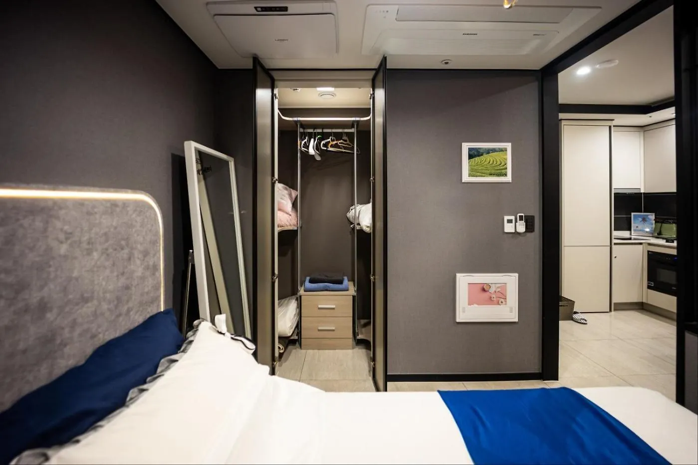 1 Minute To The Beach! Free Parking! Sauna And Gym Busan